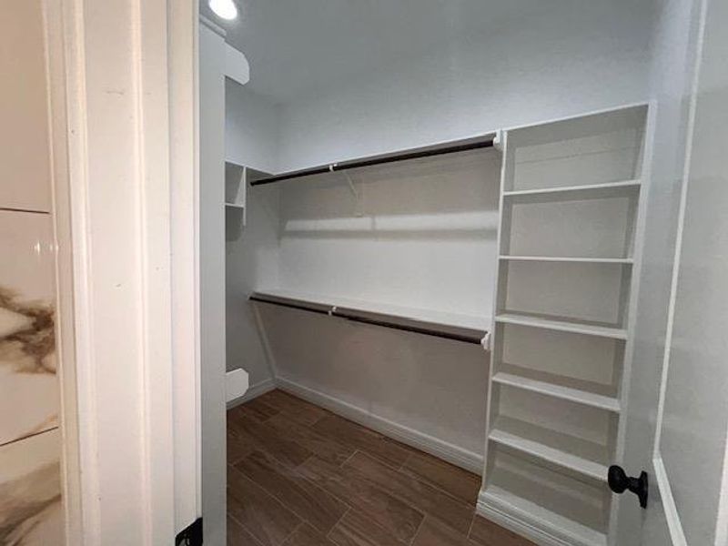 Spacious, unfurnished interior of a new home in , Beaumont (Image 17).