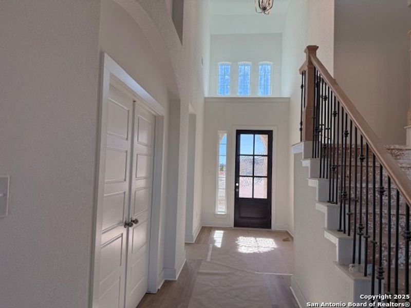Spacious, unfurnished interior of a new home in Megan's Landing 70', Castroville (Image 6).