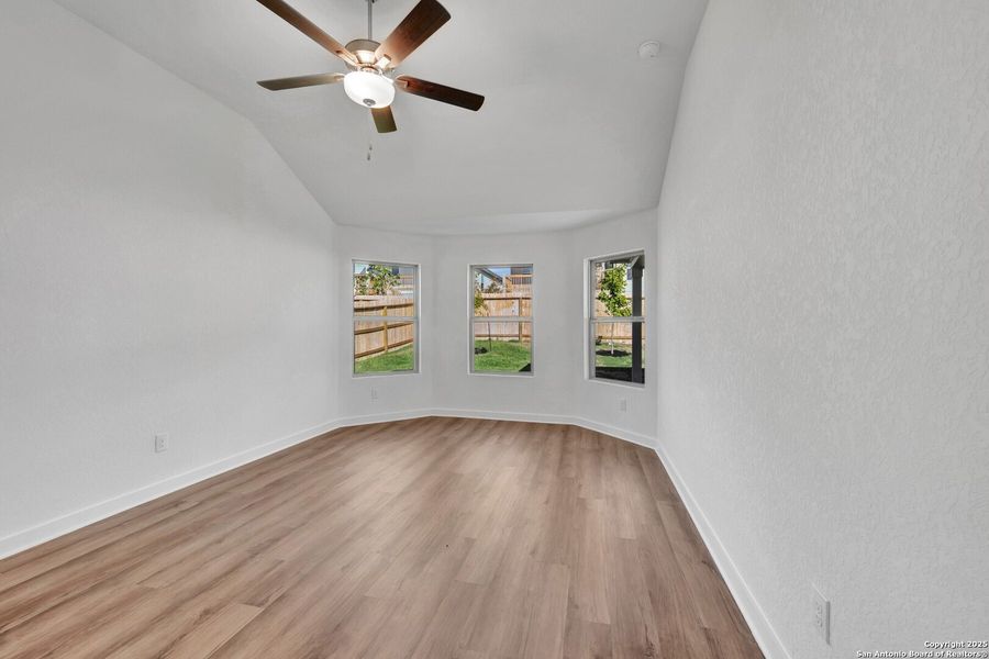 Spacious, unfurnished interior of a new home in Mesquite Ridge, San Antonio (Image 30).