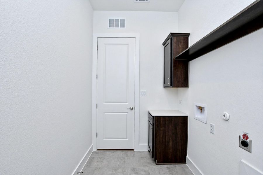 Image 32 of a home in The Hollows.