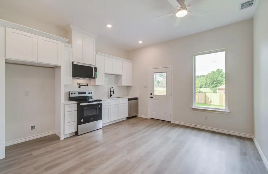 Picture is not of the actual home. It is a representative of a home of the same floor plan. Picture is not of the actual home. It is a representative of a home of the same floor plan.