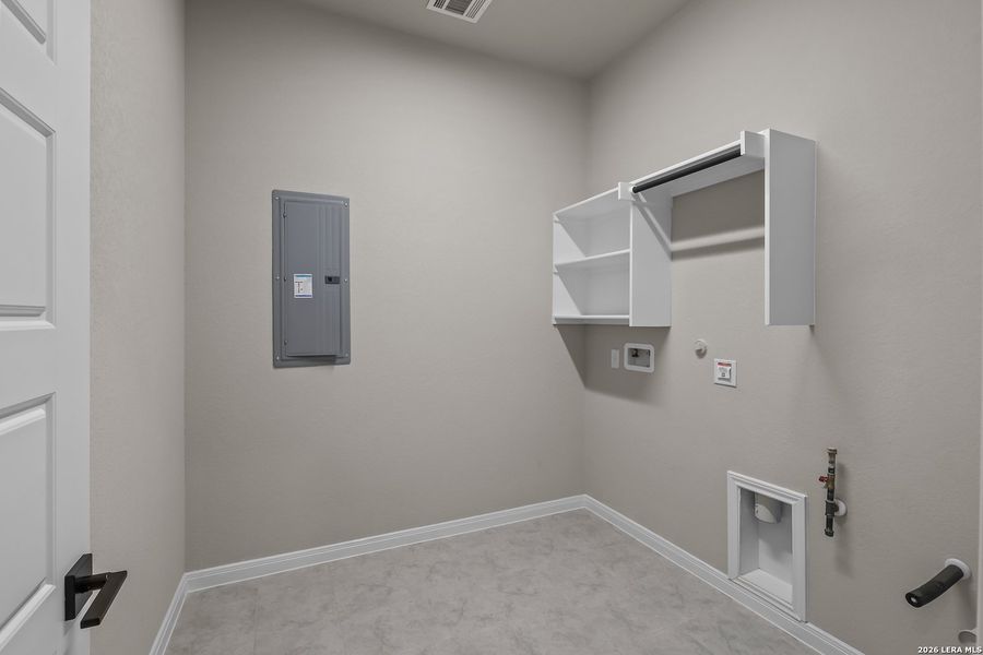 Spacious, unfurnished interior of a new home in Homestead, Schertz (Image 18).