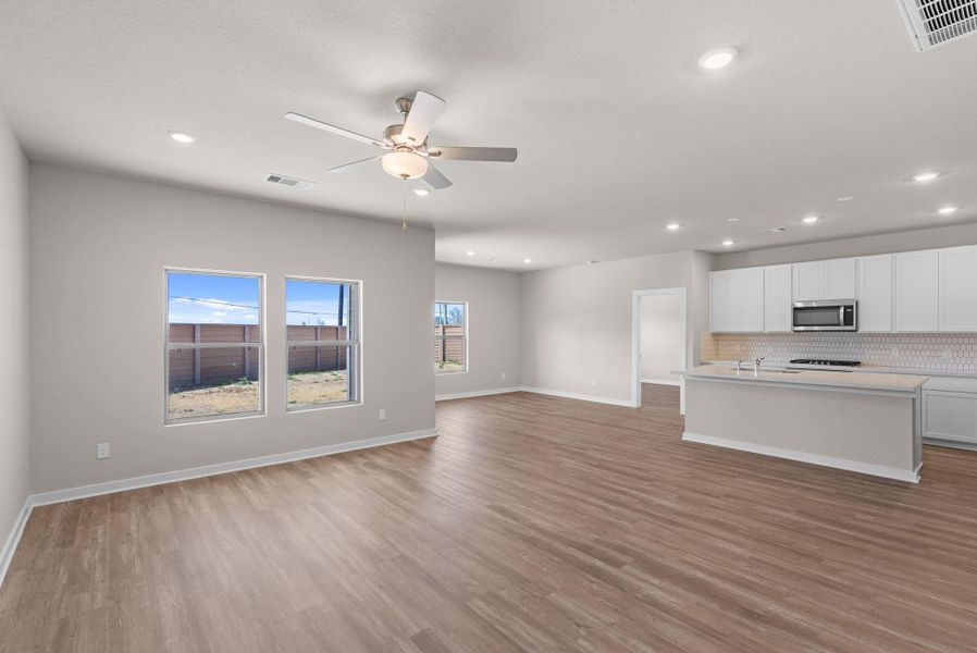 Spacious, unfurnished interior of a new home in , Alvin (Image 15).