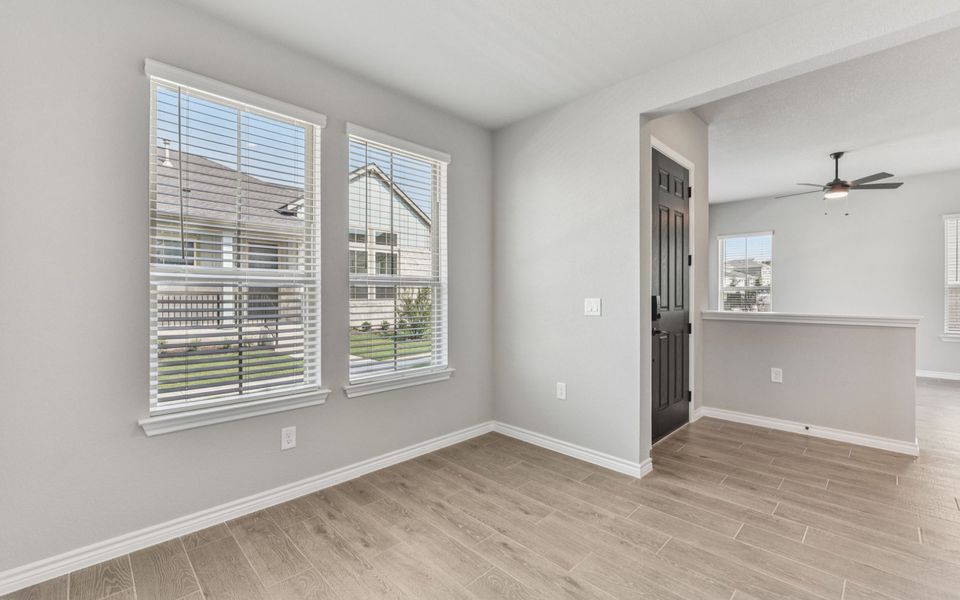 Spacious, unfurnished interior of a new home in Kissing Tree, San Marcos (Image 12).