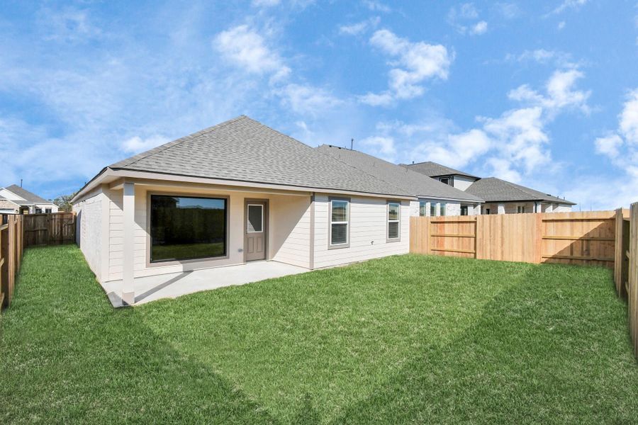 Come and see this spacious backyard with its beautiful covered patio. There is plenty ofroom for the kids to play and adults to relax. Perfect for your outdoor living space, patiofurniture, bbq pit, and so much more. The possibilities are endless!
