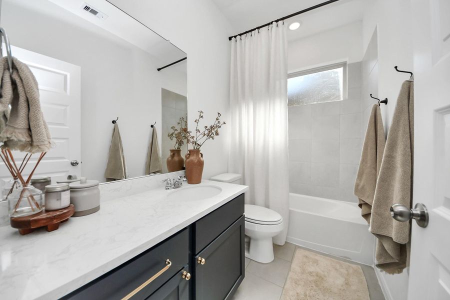 Furnished interior view inside a new home in Kings Mill, Kingwood (Image 4).