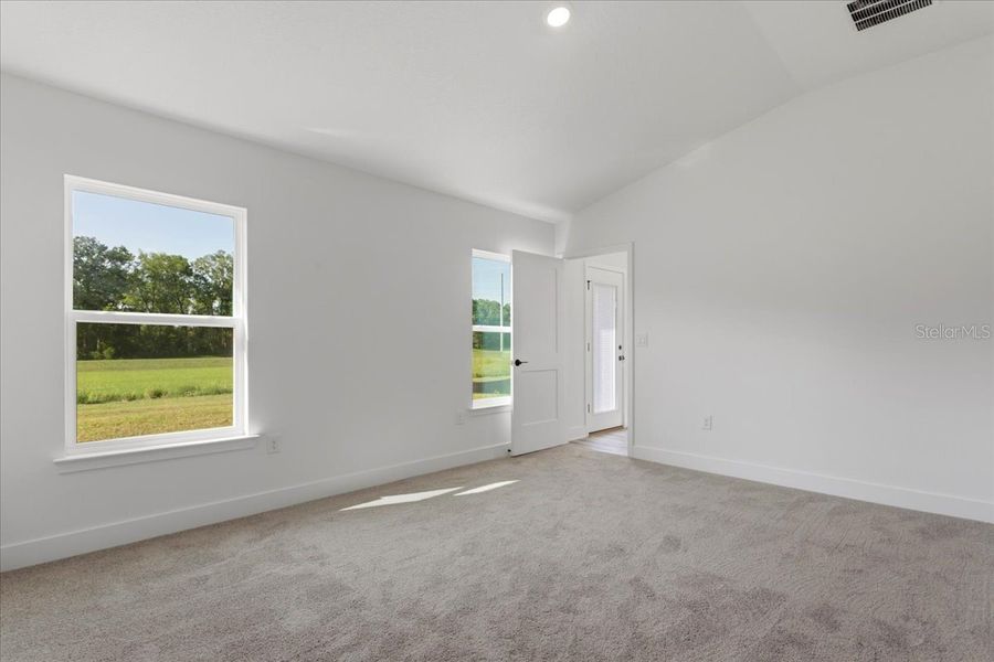 Spacious, unfurnished interior of a new home in Kirkland Farms, Alachua (Image 19).