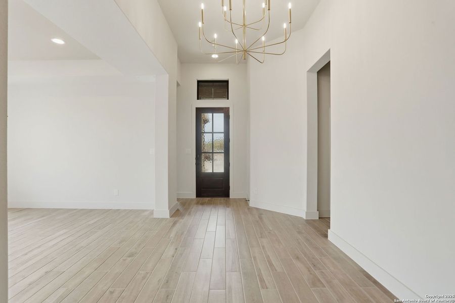 Spacious, unfurnished interior of a new home in Kinder Ranch 70's, San Antonio (Image 14). Spacious, unfurnished interior of a new home in Kinder Ranch 70's, San Antonio (Image 14).