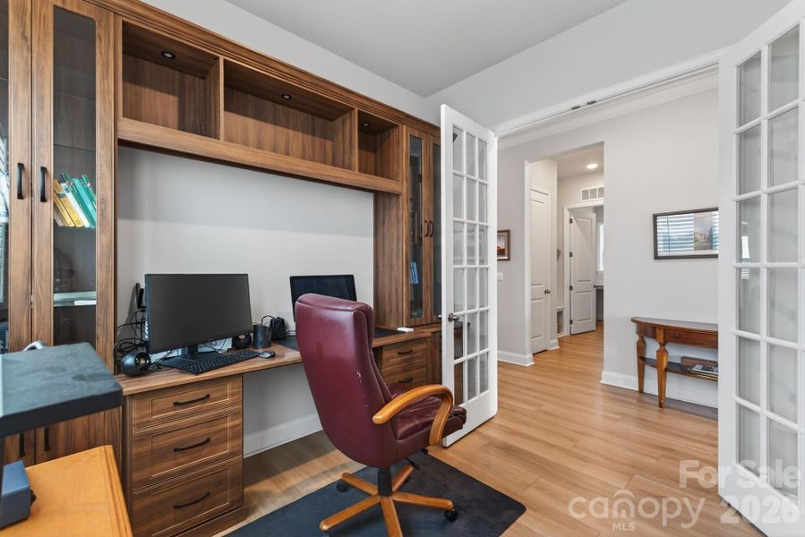 Study/Office with Built-ins Study/Office with Built-ins