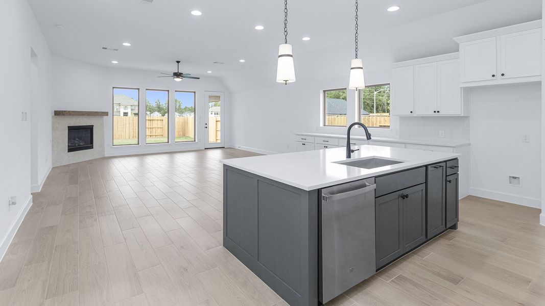 Furnished interior view inside a new home in Evergreen, Conroe (Image 5).