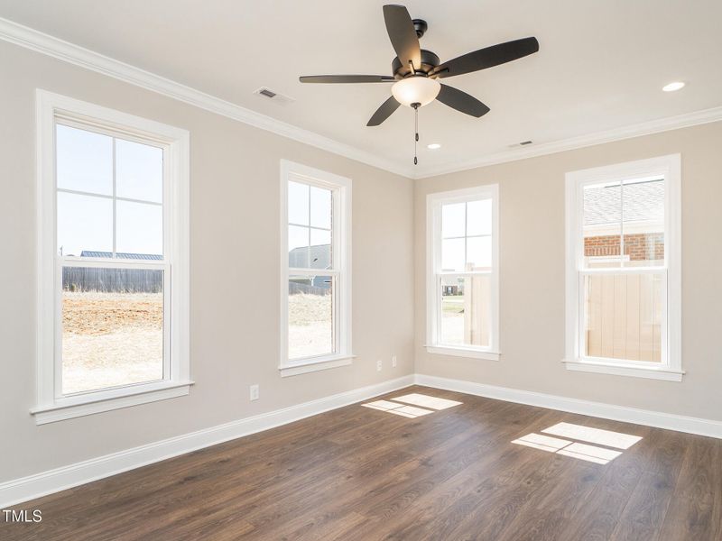 20 2374_WhelenDr SunRm2