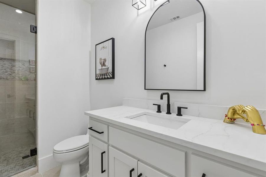 Furnished interior view inside a new home in , Colleyville (Image 34).