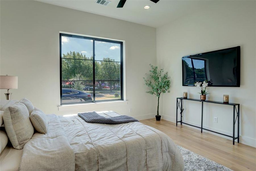 Furnished interior view inside a new home in , Dallas (Image 29). Furnished interior view inside a new home in , Dallas (Image 29).
