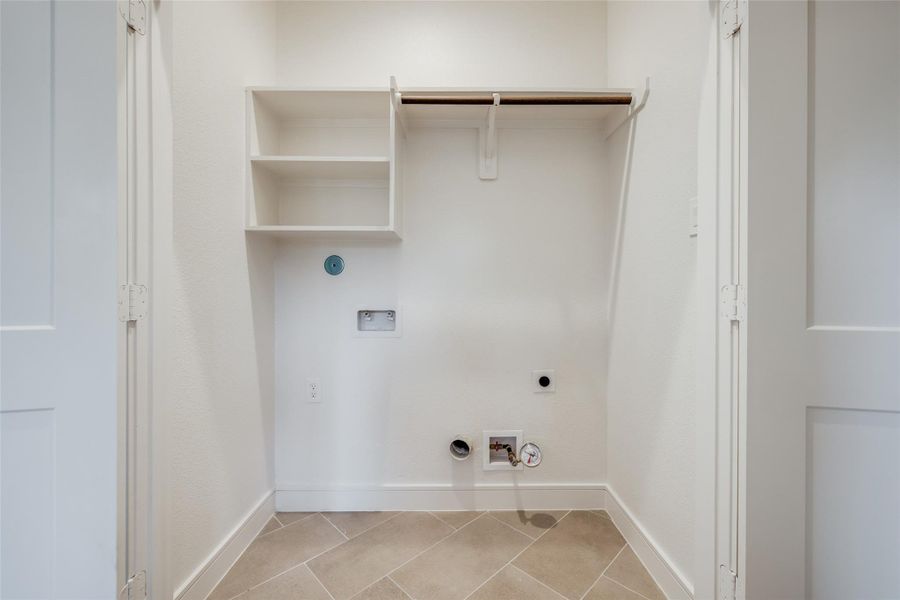 Spacious, unfurnished interior of a new home in Highland Gardens, Houston (Image 19).