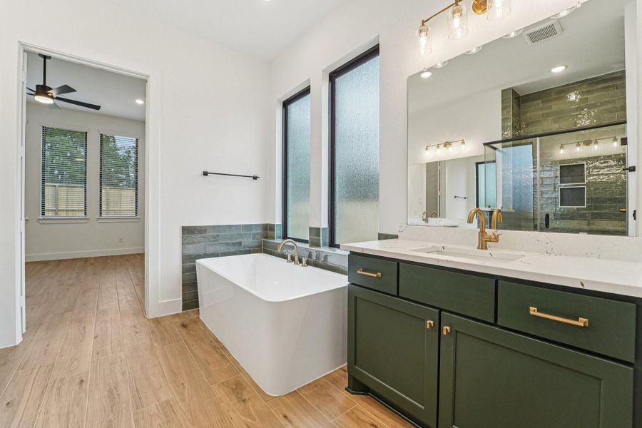 Furnished interior view inside a new home in Evergreen, Conroe (Image 15).