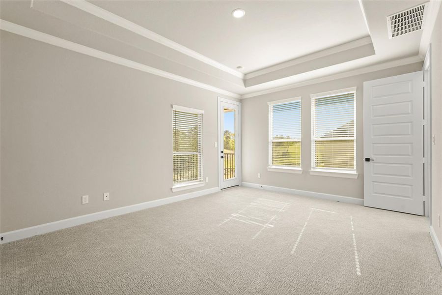 Spacious, unfurnished interior of a new home in Waterstone on Lake Conroe, Montgomery (Image 25).
