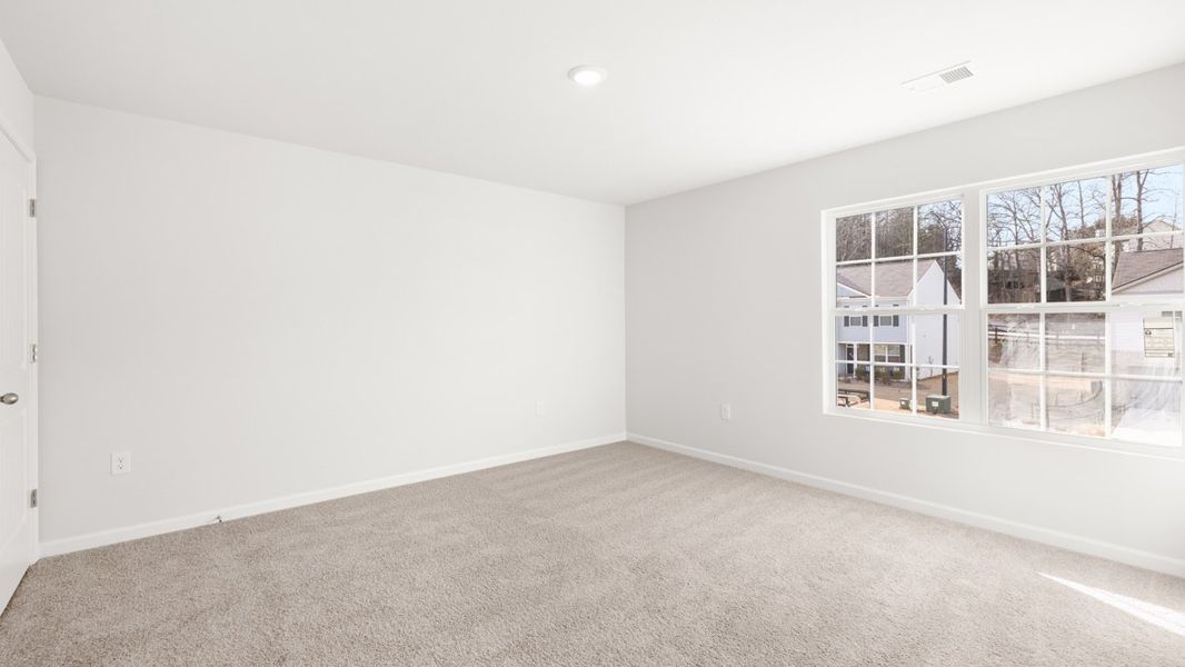 Representative unfurnished interior of a home built from the Penwell by D.R. Horton in Oakleigh Glen, Dallas (Image 21).