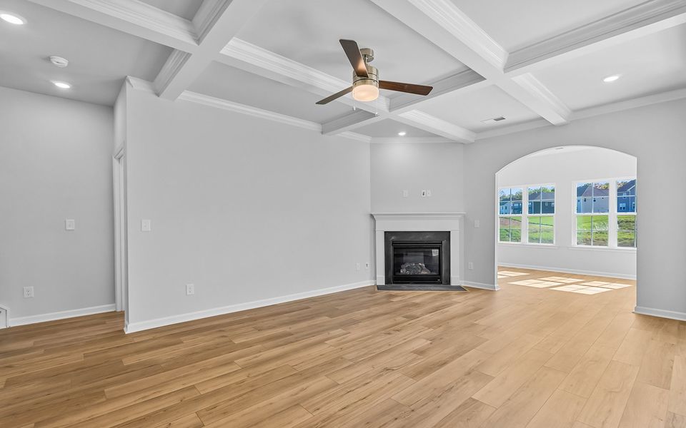 Spacious, unfurnished interior of a new home in Fieldstone, Lexington (Image 15).