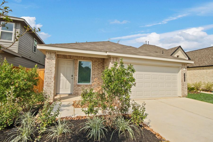 Front exterior of a new home in Venetian Pines, Conroe, TX, highlighting curb appeal (Image 12). Front exterior of a new home in Venetian Pines, Conroe, TX, highlighting curb appeal (Image 12).