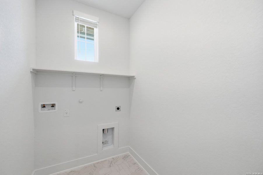 Spacious, unfurnished interior of a new home in The Reserve at Potranco Oaks, Castroville (Image 23).