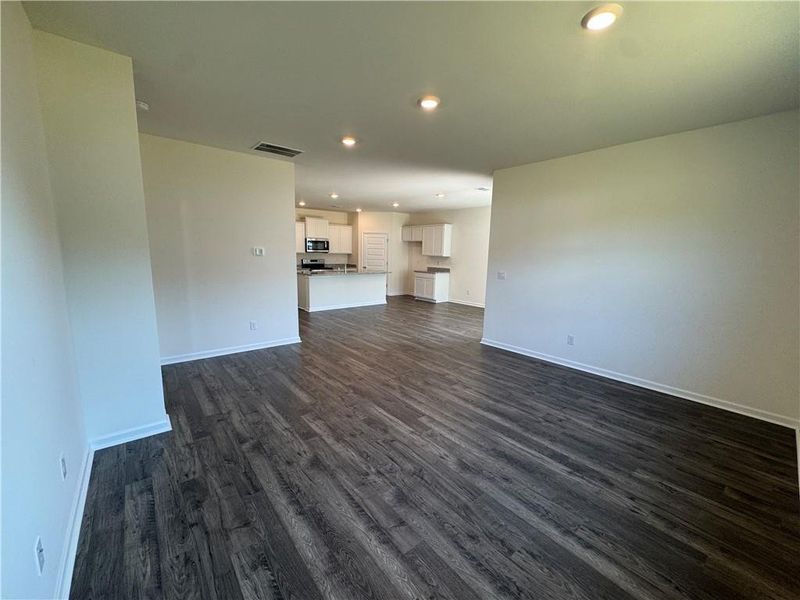 Spacious, unfurnished interior of a new home in Oakchase at Hampton, Hampton (Image 32).