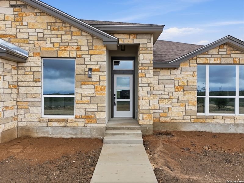 Exterior details and patio area of a home in , Uvalde (Image 18).