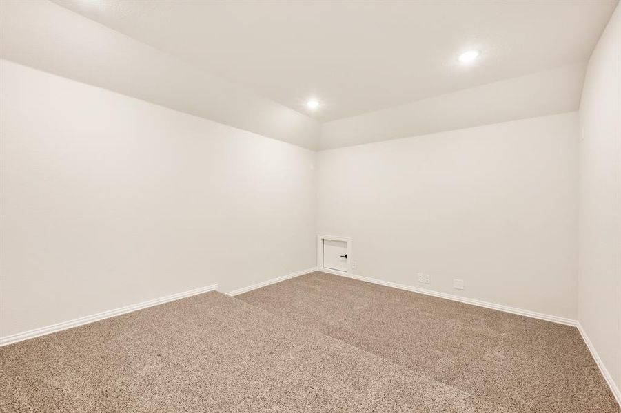 Spacious, unfurnished interior of a new home in Hampton Park, Glenn Heights (Image 27).
