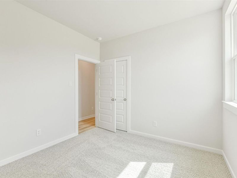 Spacious, unfurnished interior of a new home in Spring Branch Crossing, Conroe (Image 33).