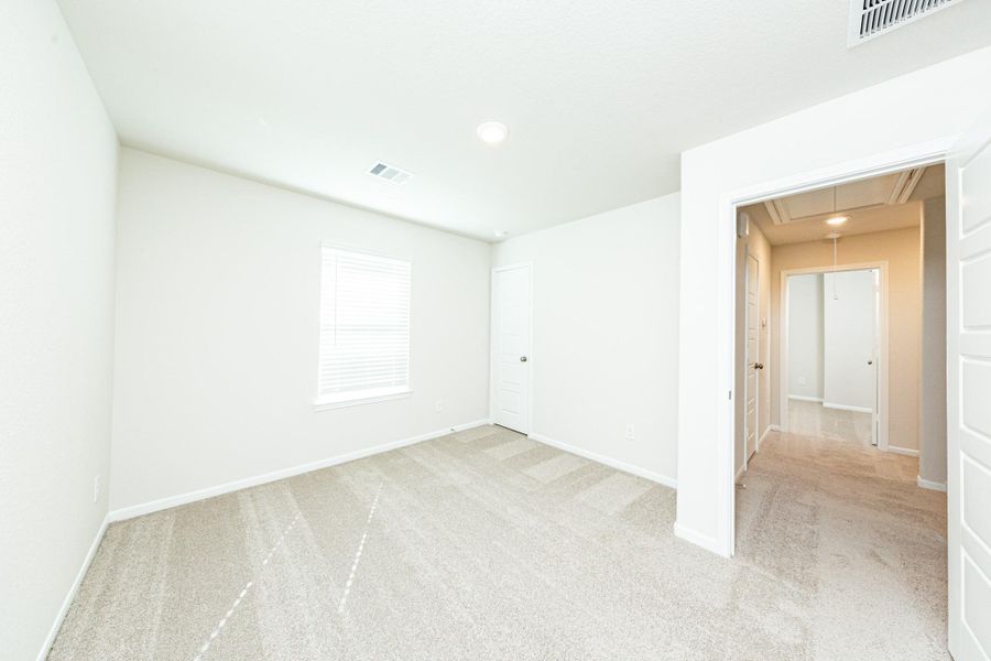 Spacious, unfurnished interior of a new home in Bammel Oaks, Houston (Image 15). Spacious, unfurnished interior of a new home in Bammel Oaks, Houston (Image 15).
