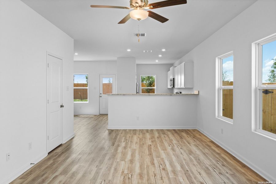 Spacious, unfurnished interior of a new home in , San Antonio (Image 23).