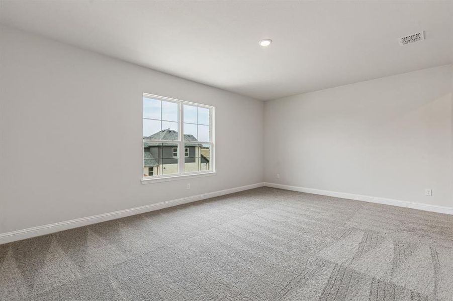 Spacious, unfurnished interior of a new home in Venetian, Weston (Image 18).