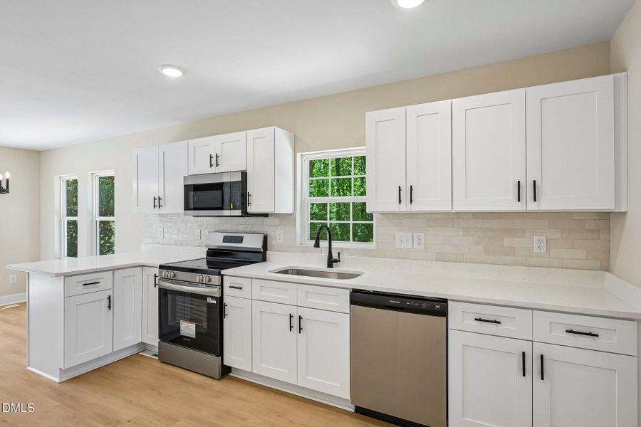 11-web-or-mls-Berwyn Ave-S1405-011