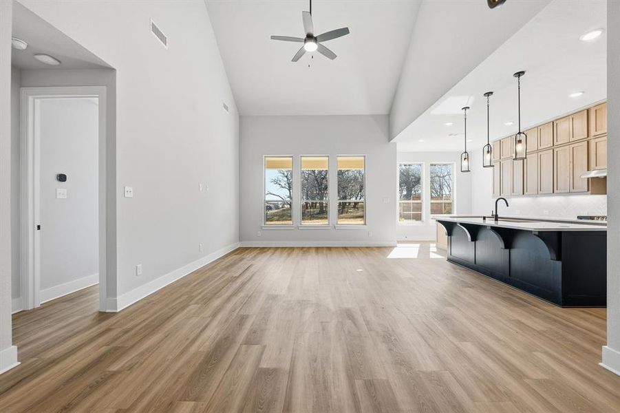 Spacious, unfurnished interior of a new home in Wildridge, Oak Point (Image 22).