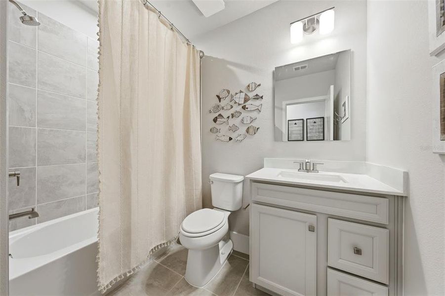 Furnished interior view inside a new home in , Lady Lake (Image 11).
