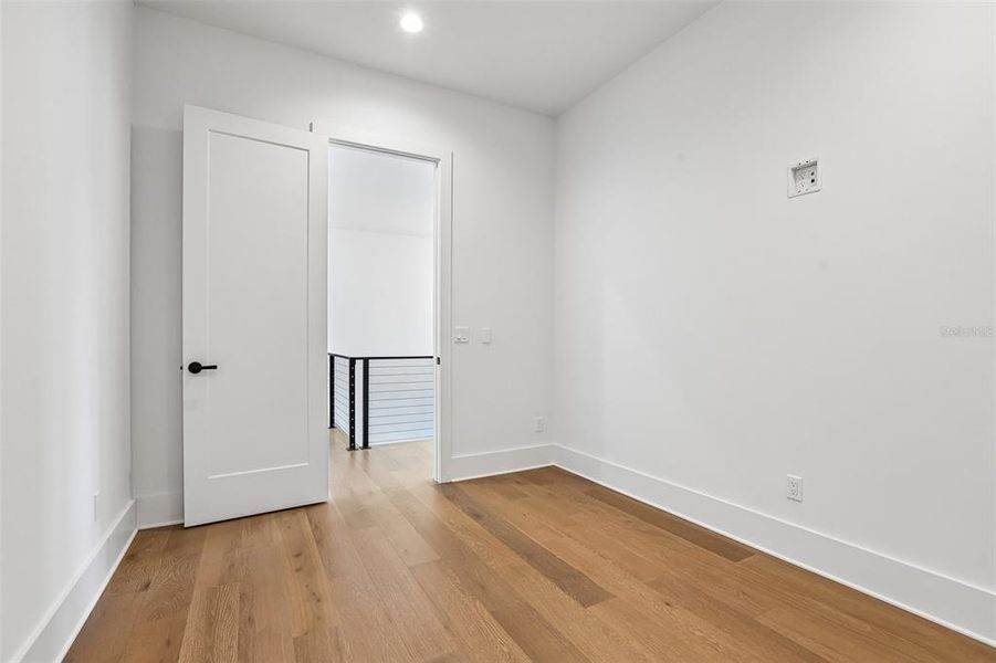 Spacious, unfurnished interior of a new home in , Tampa (Image 81).