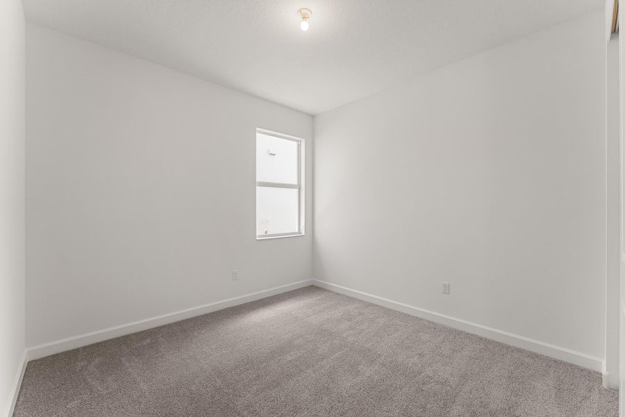 Spacious, unfurnished interior of a new home in Tradition - Kenley, Port St. Lucie (Image 14).