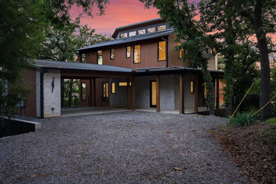 Exterior details and patio area of a home in , Oak Point (Image 21).