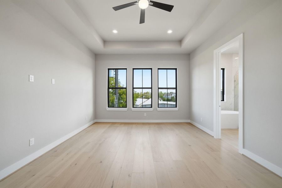 Spacious, unfurnished interior of a new home in Spring Valley Creek, Houston (Image 5).