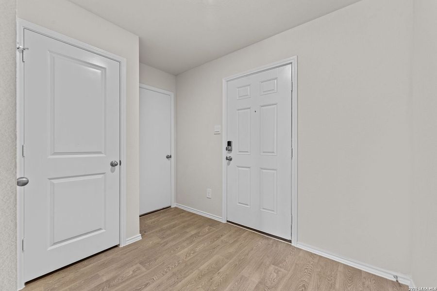 Spacious, unfurnished interior of a new home in Bollinger, Uhland (Image 7).