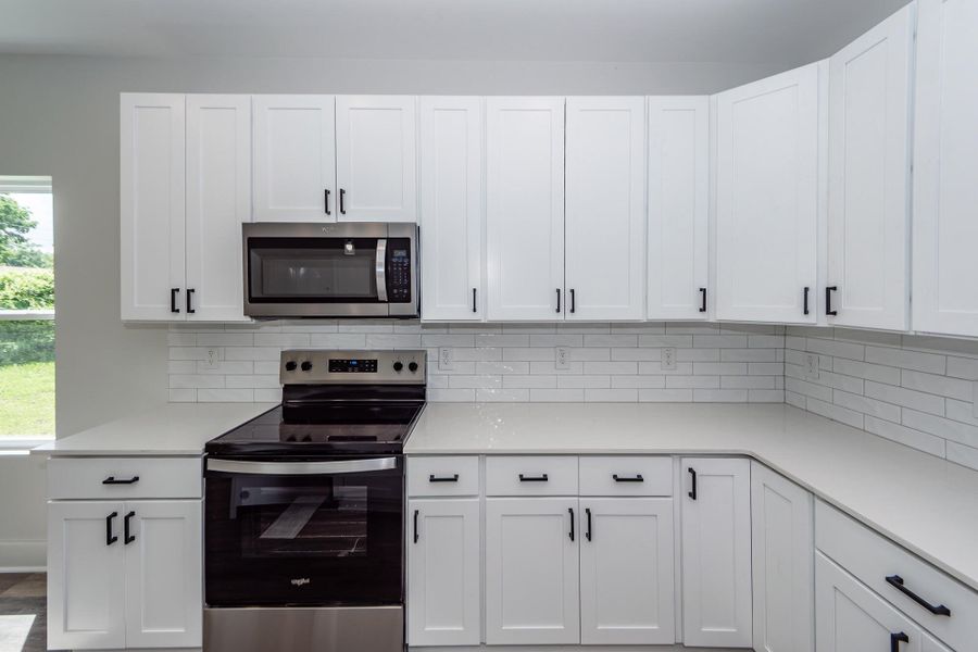 Furnished interior view inside a new home in , Hanahan (Image 10).