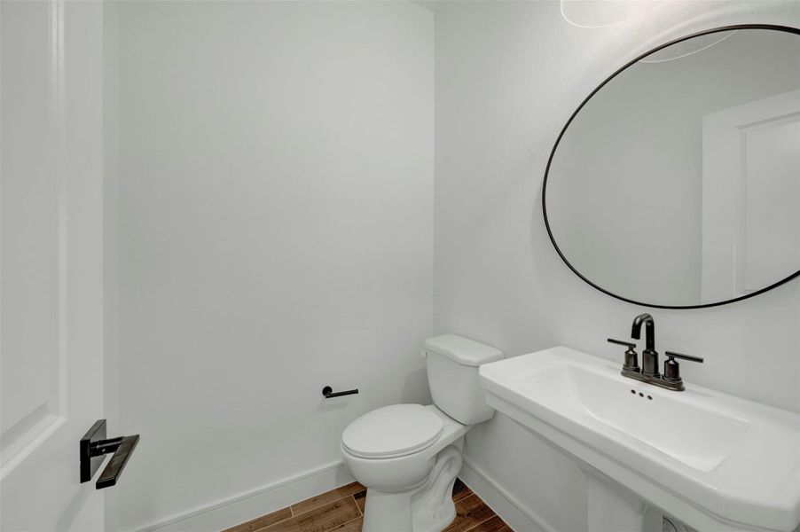 Half bath (*Photo not of actual home and used for illustration purposes only.) Half bath (*Photo not of actual home and used for illustration purposes only.)
