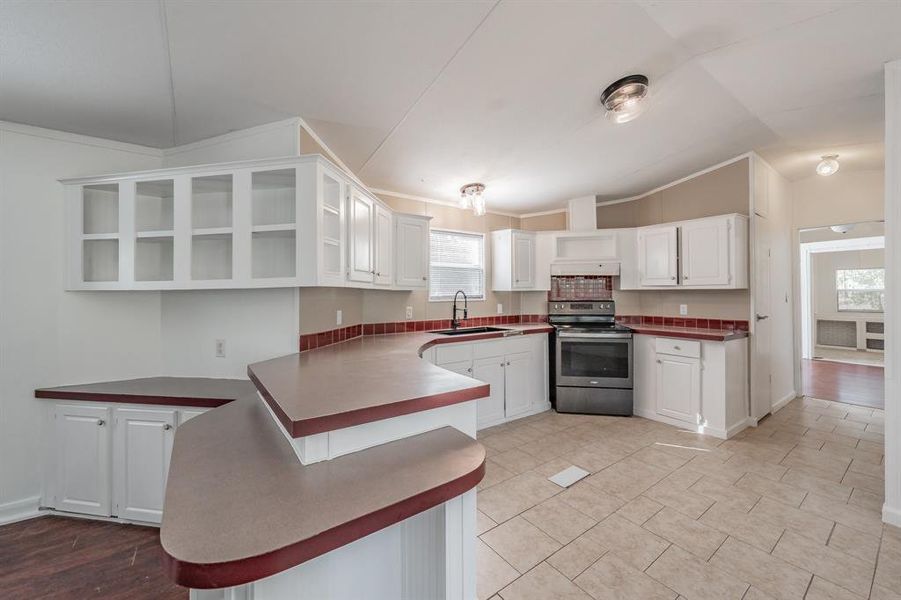 Furnished interior view inside a new home in , Millsap (Image 6).