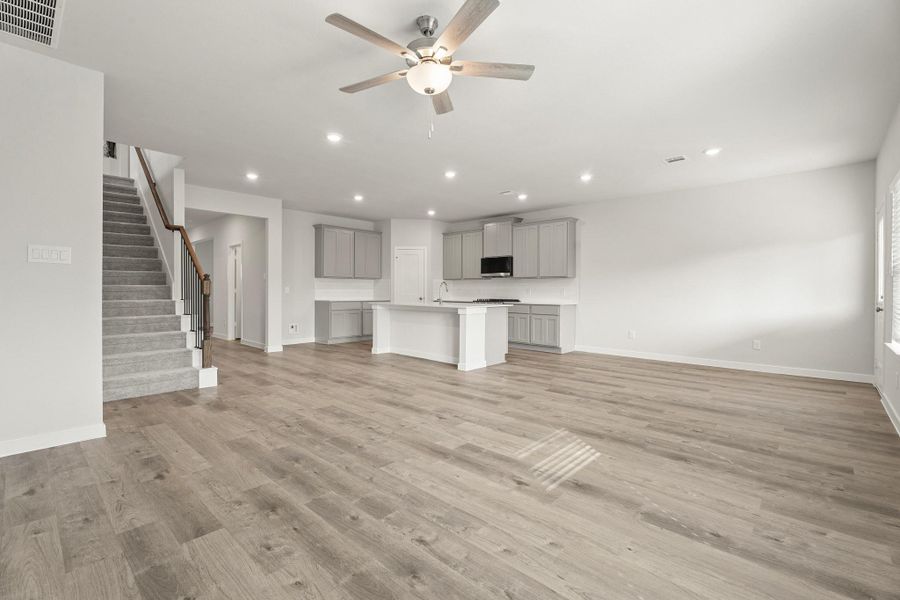 Spacious, unfurnished interior of a new home in Trails at Woodhaven, La Marque (Image 25).