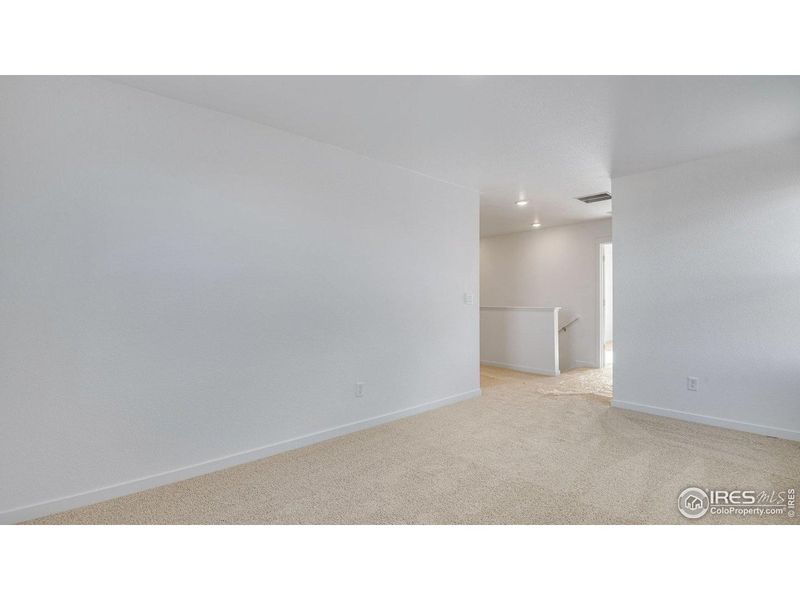 Spacious, unfurnished interior of a new home in Vista Meadows, Fort Lupton (Image 25).