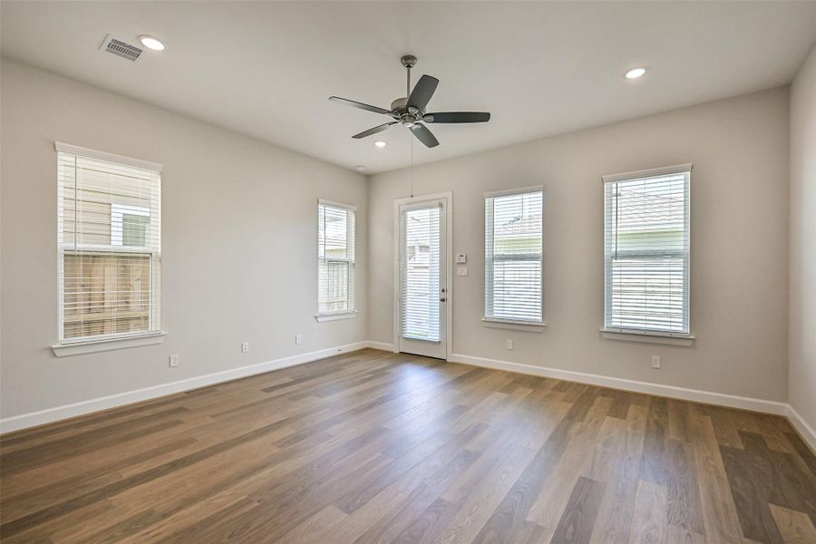 Spacious, unfurnished interior of a new home in Pearland Old Townsite, Pearland (Image 29).