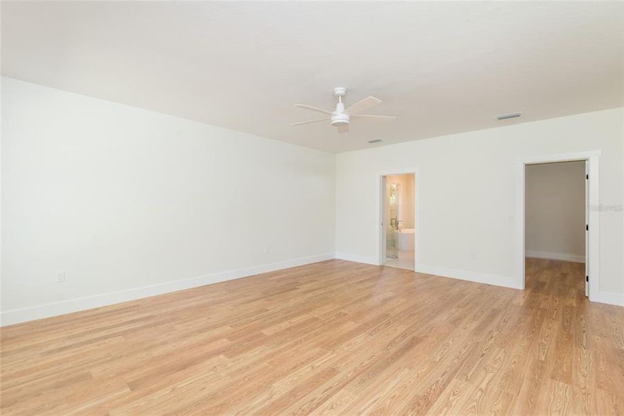 Spacious, unfurnished interior of a new home in , Tampa (Image 30).