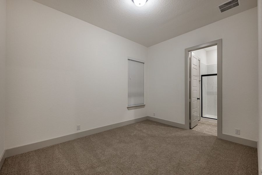 Spacious, unfurnished interior of a new home in Mesa Western, Cibolo (Image 32).