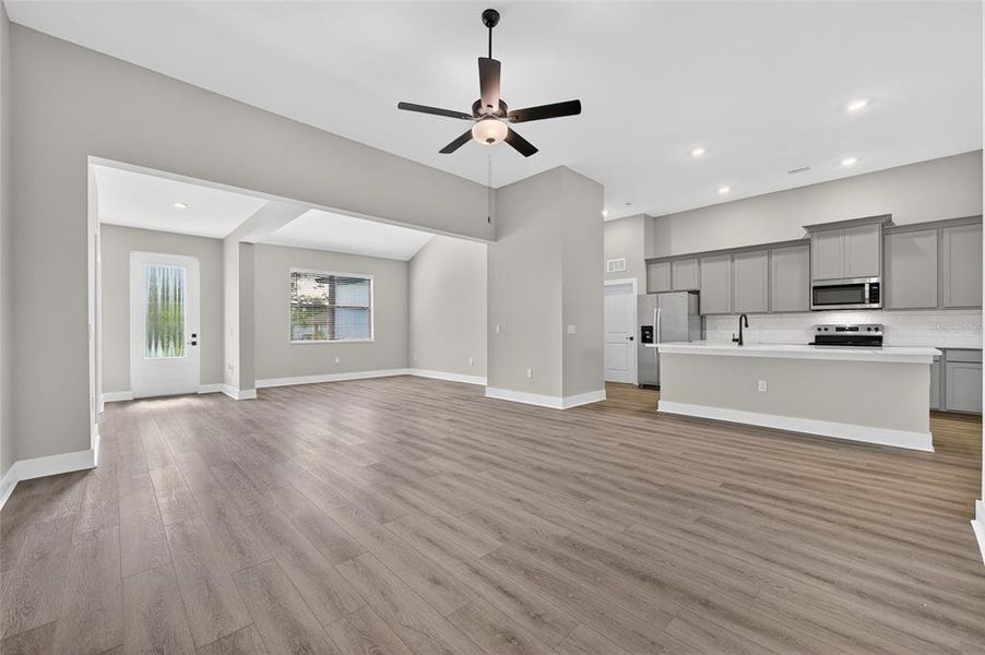 Spacious, unfurnished interior of a new home in , Port Charlotte (Image 19).