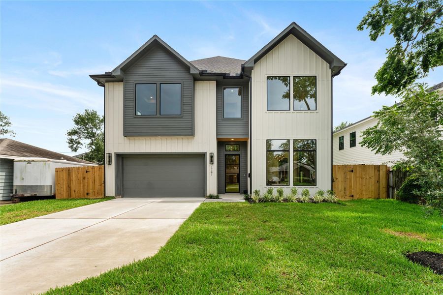 Beautifully designed new construction home in Oak Forest.