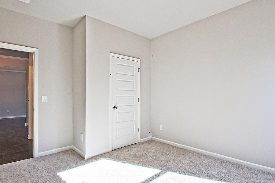 Spacious, unfurnished interior of a new home in , Crawford (Image 18).
